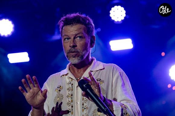 Christophe Mae se produit sur la scène du festival "Printemps de Pérouges" au château de Saint-Maurice-de-Rémens (01 - France) le 26/06/2026. © Sandrine Thesillat/Psnewz/Bestimage