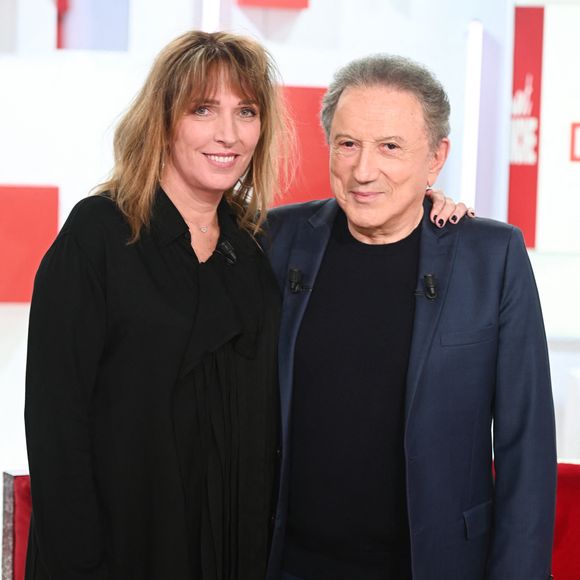 Exclusif - Stéfanie Jarre et Michel Drucker - Enregistrement de l'émission Vivement dimanche au studio Rive Gauche, présentée par M.Drucker, diffusée le 07 septembre 2025 sur France 3.  © Guillaume Gaffiot / Bestimage