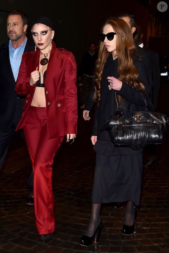 Lady Gaga et Allegra Versace font du shopping à Milan, le 5 novembre 2014