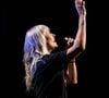 "La figure maternelle devrait être une figure rassurante, et là, les rôles s’inversent. Je voulais parler de cette situation assez déstabilisante."

Zazie - Répétition et balance du concert SOS Solidarités Incendies au profit des populations touchées par les incendies à l'Arkéa Arena de Bordeaux le 26 août 2026.
© Alexis Atteret / Concert SOS Solidarités Incendies via Bestimage