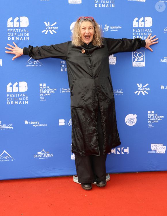 L'occasion de s'intéresser alors à la comédienne. 

Corinne Masiero au photocall du film "Nous Les Femmes" lors de la 3ème édition du festival du film de Demain (30 mai - 2 juin 2024), à Vierzon, France, le 1er juin 2024. © Coadic Guirec/Bestimage