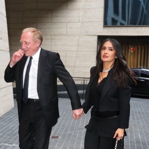 Power couple avec Salma Hayek, François-Henri Pinault était présent 

Mais c'est bien seul, sans son épouse, Salma Hayek, que le milliardaire est arrivé en Italie. 
Salma Hayek et son mari François-Henri Pinault profitent d'un dîner d'anniversaire intime à New York après leur passage à Cannes.
©Backgrid USA / Bestimage