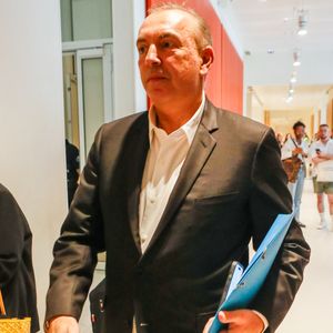 Europe 1 et Cnews annoncent avoir écarté un de leur chroniqueur suite à un nouveau dérapage. 

L'animateur de radio, journaliste, présentateur de télévision et producteur français, Jean-Marc Morandini, à la sortie de la chambre correctionnelle du tribunal judiciaire de Paris Batignolles, le 14 juin 2023. 

Photo : Christophe Clovis / Bestimage