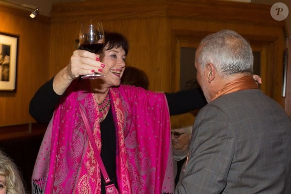 Par le passé, les deux artistes ont vécu une histoire d'amour, comme ils l'ont confié au "JDD"

Exclusif - Anny Duperey accueille Francis Perrin à son arrivée - Francis Perrin fête ses 50 ans de carrière au restaurant La Coupole entouré de ses amis après avoir donné une représentation de "Molière Malgré Moi" au théâtre de la Gaîté-Montparnasse à Paris le 18 juin 2016.
© Romuald Meigneux / Bestimage