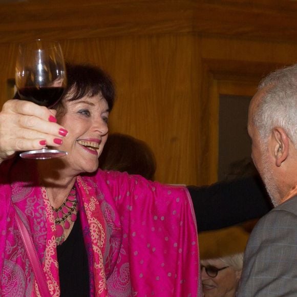 Par le passé, les deux artistes ont vécu une histoire d'amour, comme ils l'ont confié au "JDD"

Exclusif - Anny Duperey accueille Francis Perrin à son arrivée - Francis Perrin fête ses 50 ans de carrière au restaurant La Coupole entouré de ses amis après avoir donné une représentation de "Molière Malgré Moi" au théâtre de la Gaîté-Montparnasse à Paris le 18 juin 2016.
© Romuald Meigneux / Bestimage