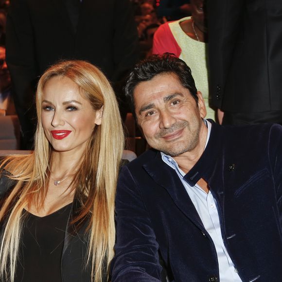 S’il reconnaît que le chanteur est "un très gentil garçon, très émotif", il vit mal le fait qu’Adriana porte encore son nom et que le divorce traîne en longueur. 

Adriana Karembeu et son mari André (Aram) Ohanian - Cérémonie de remise des prix du 25ème Sportel de Monaco le 8 octobre 2014. Philippe Doignon / Bestimage