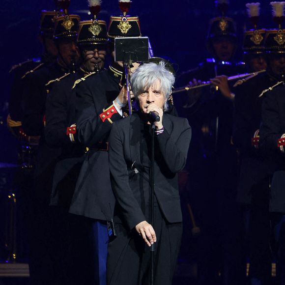 Nicolas Sirkis, du groupe Indochine, se produit lors d'un concert de bienfaisance, "Sentinelles d’Un Soir", organisé par le gouverneur militaire de Paris au profit des Bleuets de France, des soldats blessés et des victimes du terrorisme, à la Salle Pleyel à Paris, en France, le 30 mai 2024. Photo de David Boyer/Abaca