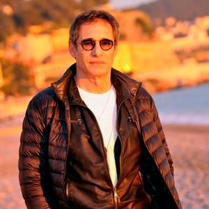 Il s'exprimait alors sans filtre sur son quotidien au soleil et sur la réalité de sa situation financière.
Gérard Lanvin pose à Nice pour la promotion de son film "Amitiés sincères", le 15 janvier 2013.
©Bestimage