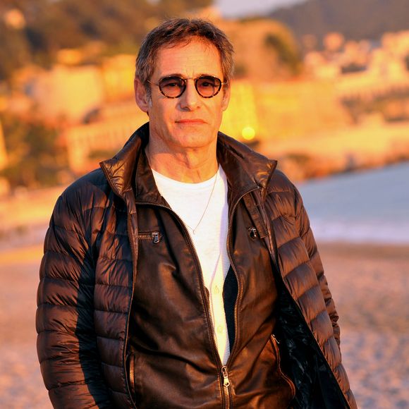 Il s'exprimait alors sans filtre sur son quotidien au soleil et sur la réalité de sa situation financière.

Gérard Lanvin pose à Nice pour la promotion de son film "Amitiés sincères", le 15 janvier 2013.

©Bestimage