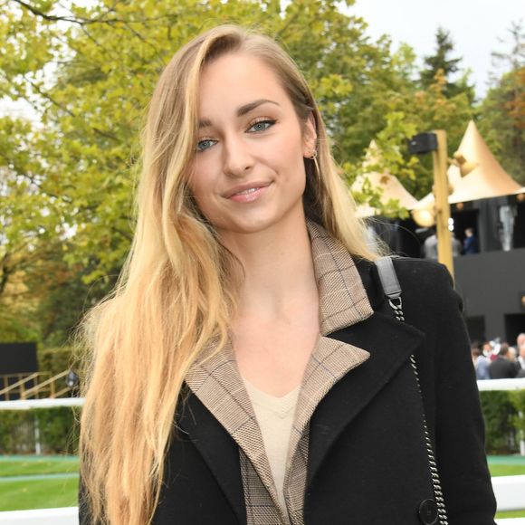 S'il évoque la naissance du deuxième enfant d'Ilona, il confirme la récente maternité de sa cadette

Emma Smet - People au Qatar Prix de l'Arc de Triomphe sur l'hippodrome de Longchamp à Paris le 6 octobre 2019. © Coadic Guirac.Bestimage
