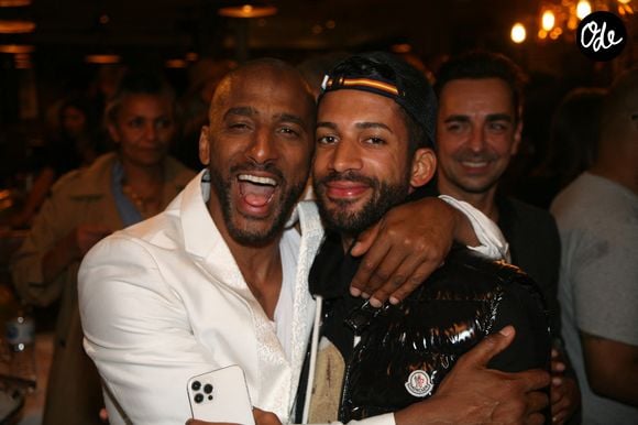 À l'époque, le rappeur vivait encore entre la rue et la musique et faisait l'objet de nombreuses interrogations dans son quartier.

Stomy Bugsy et son fils Bilal Duarte lors du 50e anniversaire de Stomy Bugsy à l'issue de la représentation de la pièce "Un jour, j'irai à Détroit !" au théâtre du Gymnase Marie-Bell à Paris le 21 mai 2022.

© JLPPA/Bestimage