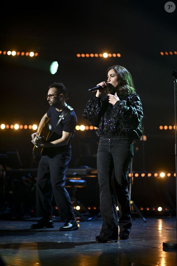 Exclusif - Olivia Ruiz sur scène lors du concert "Leurs voix pour l'espoir" diffusé le 5 juillet en prime sur C8, à l'Olympia à Paris le 11 mars 2024.
© Perusseau / Bellak / Bestimage