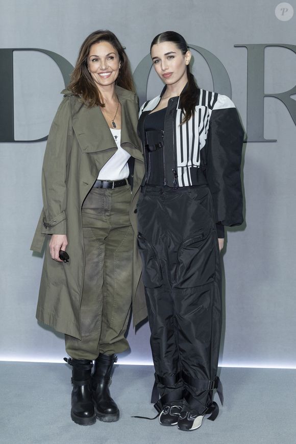 Nadia Fares et sa fille Shana Leelee Chasman au photocall du défilé Christian Dior Mode Féminine Prêt-À-Porter Automne/Hiver 2025-2026 lors de la Fashion Week de Paris (PFW), à Paris, France, le 4 mars 2025. © Olivier Borde/Bestimage