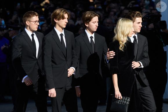 Les rumeurs laissent penser qu'il formerait un couple avec la comédienne. 

La princesse Maria Olympia, le prince Achíleas-Andréas de Grèce, le prince Constantin Alexios de Grèce, le prince Aristidis Stavros de Grèce, le prince Odysseas-Kimon de Grèce - Arrivées aux obsèques du roi Constantin II de Grèce en la cathédrale métropolitaine d’Athènes. Le 16 janvier 2023.
© Cyril Moreau / Bestimage