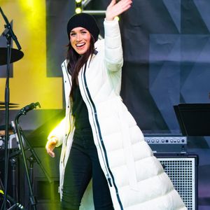 Le prince Harry, duc de Sussex et Meghan Markle, duchesse de Sussex, assistent à un match de basketball en fauteuil lors des "Invictus Games Vancouver Whistler 2025" à Vancouver, le 9 février 2025.

Photo : Backgrid USA / Bestimage