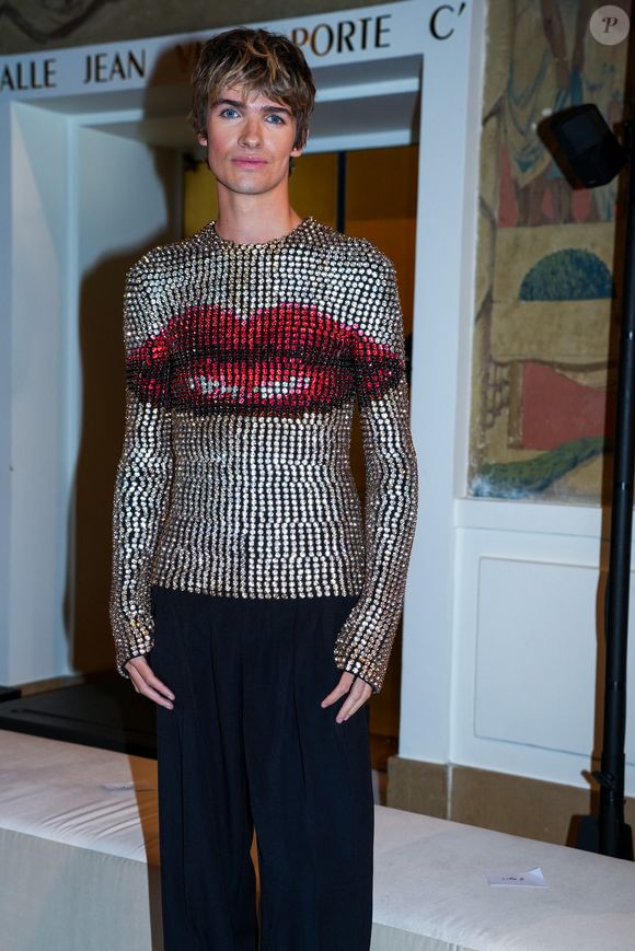 Pierre de Maere était tombé sous le charme d'un autre lycéen et souhaitant partager ses sentiments, il a expliqué son attirance pour les hommes à ses proches...

Pierre de Maere au défilé de mode printemps-été 2025 "Balmain" lors de la fashion week de Paris. Le 25 septembre 2024. Crédit Lucia Sabatelli / Bestimage