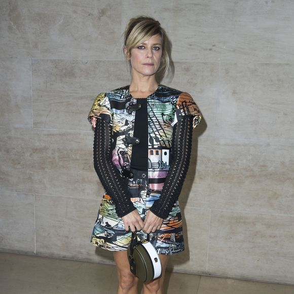 Marina Foïs au photocall du défilé de mode printemps-été 2018 « Louis Vuitton » à Paris. Le 3 octobre 2017.
© Olivier Borde / Bestimage