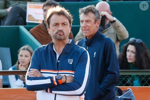 "Et à chaque fois ils critiquent le tennis féminin en disant qu'on n'a pas de résultat, mais pour une fois qu'on a une française qui joue en premier match, il y avait personne"

Match Exhibition - Henri Leconte et Mats Wilander lors de la cérémonie d'ouverture du Tournoi de Tennis ATP Challanger 175, le 11 mai 2025, à la Villa Primerose de Bordeaux. © Jean-Marc Lhomer/Bestimage