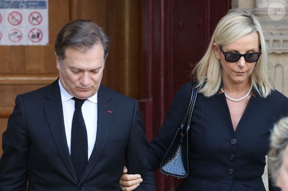 Notamment lorsque Renaud Capuçon est affecté par les critiques.

Laurence Ferrari et son mari Renaud Capuçon - Sorties des obsèques de Philippe Labro en l'église de Saint-Germain-des-Prés à Paris le 13 juin 2025. © Dominique Jacovides - Christophe Clovis / Bestimage