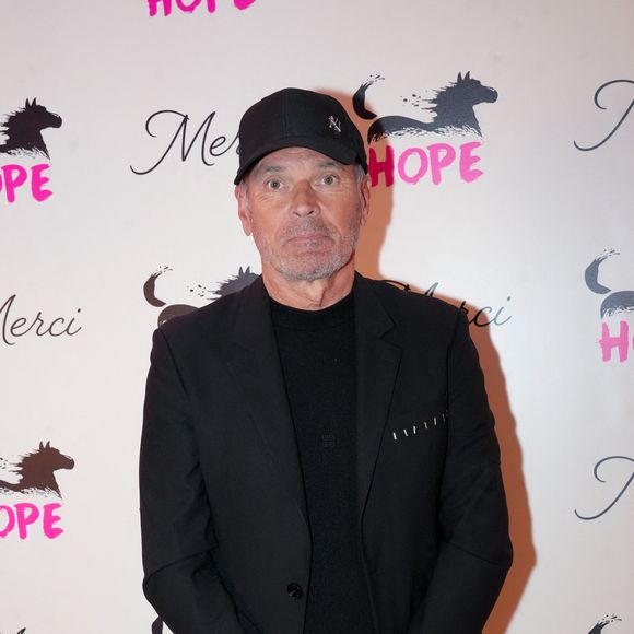 Laurent Baffie lors de la soirée annuelle de gala de l'association Hope au pavillon Gabriel à Paris le 14 octobre 2025.
L’association HOPE propose, à travers l’équithérapie et de nombreux ateliers artistiques, un accompagnement destiné aux femmes qui, après l’annonce de leur cancer, souhaitent se reconstruire émotionnellement et retrouver confiance en elles, au-delà du parcours médical.

© Anne-Sophie Guebey / Bestimage
