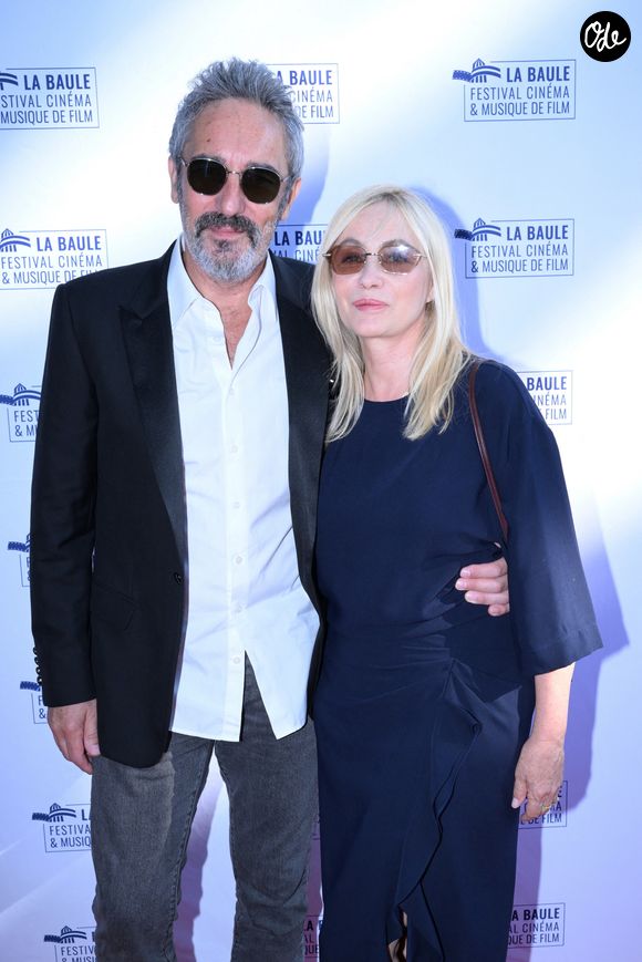 Pour ses vacances estivales, Emmanuelle Béart a posé ses valises en Toscane, où elle profite d’une parenthèse placée sous le signe de la découverte et du repos. 

Emmanuelle Béart (prix d'honneur) et son mari Frédéric Chaudier - 12ème édition festival des musiques de films de La Baule le 28 juin 2026. © Rachid Bellak/Bestimage