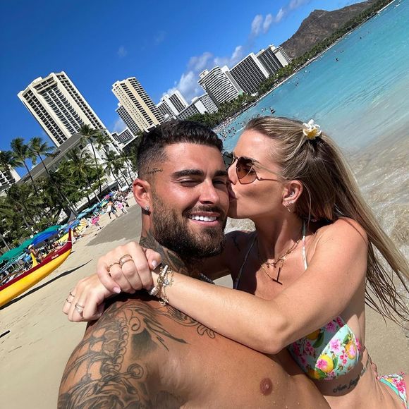 Cette annonce intervient plusieurs mois après l'officialisation de son divorce, demandé par Thibault Garcia à l'automne 2025.

Jessica Thivenin et Thibault Garcia sur Instagram