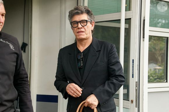 Marc Lavoine à la sortie de l'enregistrement de l'émission Vivement dimanche aux Studios Rive Gauche à Paris, diffusée le 11 mai 2025 sur France 3, le 5 mai 2025. © Christophe Clovis/Bestimage
