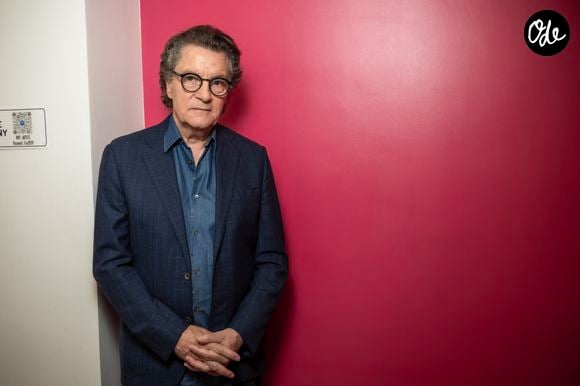 Francis Cabrel en backstage de l'enregistrement de l'émission "Serge Lama, le dernier rappel" présentée par F. Bollaert, diffusée le vendredi 21 novembre 2025 sur France 3 à 21h10, au théâtre Marigny à Paris, France, le 29 avril 2025. © Clovis-Moreau/Bestimage