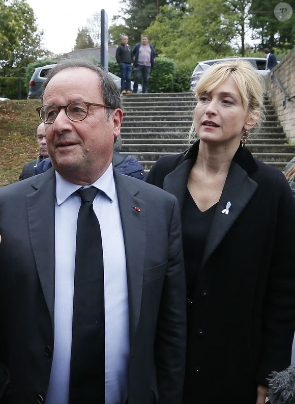Le couple a fait une sacrée plus-value

François Hollande et sa compagne Julie Gayet - Claude Chirac, son mari Frédéric Salat-Baroux et son fils Martin Rey-Chirac se sont rendus au musée du président Jacques Chirac de Sarran en Corrèze le 5 octobre 2019.