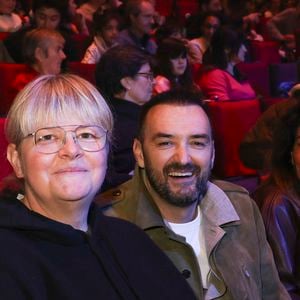 Exclusif - Cyril Lignac et sa compagne Déborah - Célébrités lors du concert "50 Ans d'Amour" de Chantal Goya au palais des Congès à Paris, France, le 29 mars 2026. Deux représentations à guichet fermé. © Jack Tribeca/Bestimage