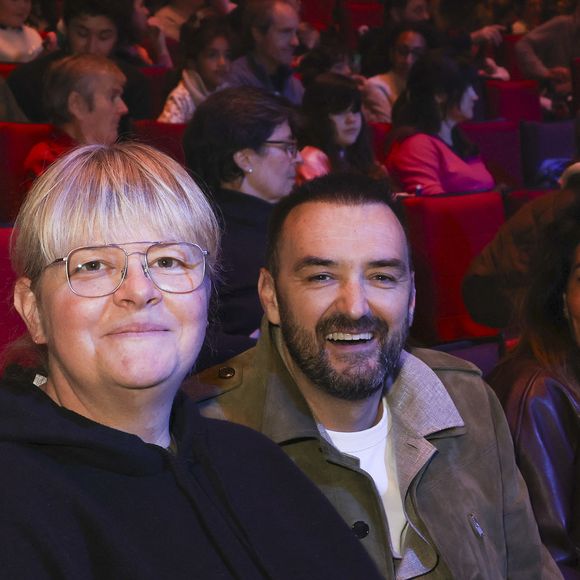 Exclusif - Cyril Lignac et sa compagne Déborah - Célébrités lors du concert "50 Ans d'Amour" de Chantal Goya au palais des Congès à Paris, France, le 29 mars 2026. Deux représentations à guichet fermé. © Jack Tribeca/Bestimage