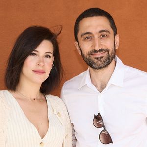 Après avoir officié sur RMC, Europe 1, France Bleu et C8, Jimmy Mohamed présente aujourd'hui quotidiennement Le Magazine de la Santé sur France 5 et donne ses conseils santé sur "RTL". 

Jimmy Mohamed et sa femme Souailla au village lors des Internationaux de France de tennis de Roland Garros, à Paris, France. © Jacovides-Moreau/Bestimage
