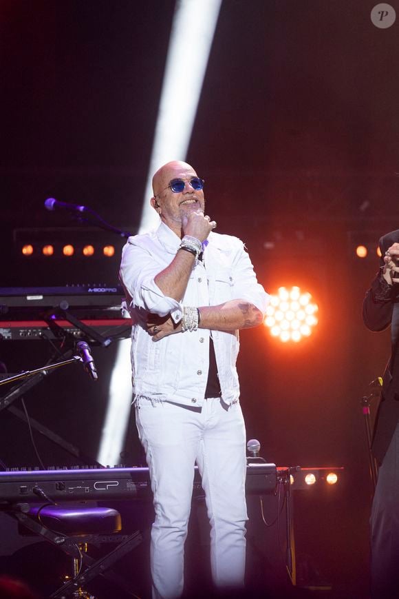 Exclusif - Pascal Obispo sur scène lors du concert "Leurs voix pour l'espoir" diffusé le 5 juillet en prime sur C8, à l'Olympia à Paris le 11 mars 2024.
© Perusseau / Bellak / Bestimage