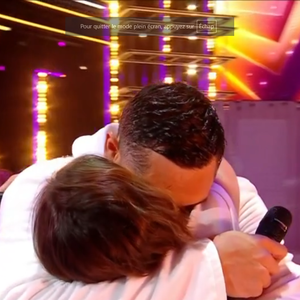 Laure et Florent Manaudou s'enlacent dans "Danse avec les stars 2025"
 Capture d'écran, TF1.