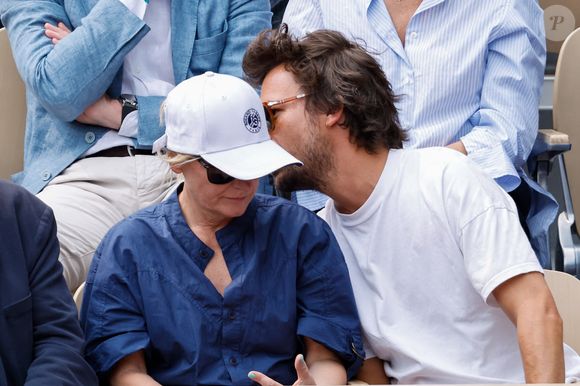 Bertrand Chameroy et Anne-Elisabeth Lemoine en tribunes lors des Internationaux de France de Tennis de Roland Garros 2025, à Paris, France, le 7 juin 2025. © Cyril Moreau/Bestimage