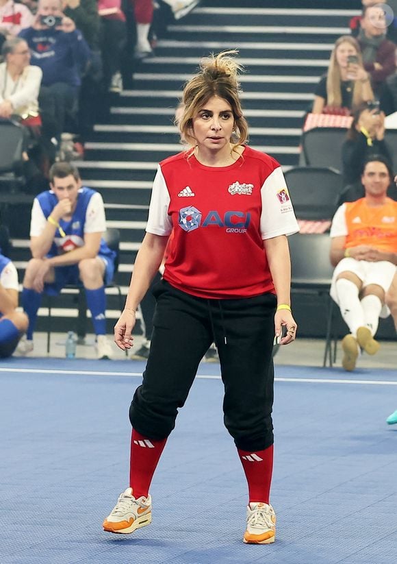 Julie Zenatti - Match de futsal lors de la nouvelle édition du Foot-Concert organisé par le Réseau A.Ma.N.D./Huntington Avenir à la LDLC Arena à Lyon le 11 Novembre 2024.  © Dominique Jacovides/Bestimage