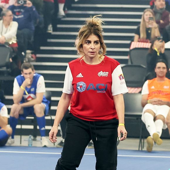 Julie Zenatti - Match de futsal lors de la nouvelle édition du Foot-Concert organisé par le Réseau A.Ma.N.D./Huntington Avenir à la LDLC Arena à Lyon le 11 Novembre 2024.  © Dominique Jacovides/Bestimage