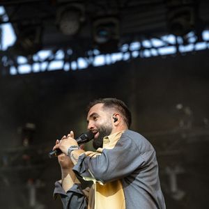Kendji Girac en concert lors du festival de musique du Printemps de Perouges au Chateau de Saint-Maurice-de-Remens le 29 juin 2025. © Sandrine Thesillat / PsNewZ / Bestimage