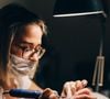 Les ustensiles tranchants comme les pinces ou les guillotines en V sont donc fortement déconseillés par les experts.
Photo : Pexels/leeloothefirst