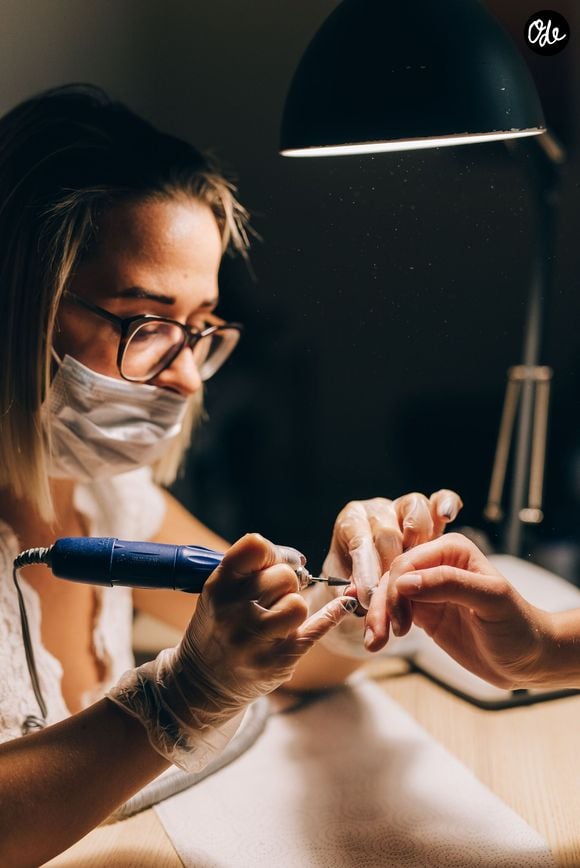 Les ustensiles tranchants comme les pinces ou les guillotines en V sont donc fortement déconseillés par les experts.
Photo : Pexels/leeloothefirst