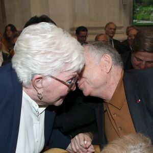 Malgré son AVC en 2019, l’artiste continue de rester active et affirme marcher tous les jours pour garder la forme.

Arrivée de Line Renaud et Jean Todt - Guy Savoy est intronisé à l'Académie des Beaux-Arts, sous la Coupole de l'Institut de France à Paris, France, le 20 Mai 2026.

© Bertrand Rindoff / Bestimage