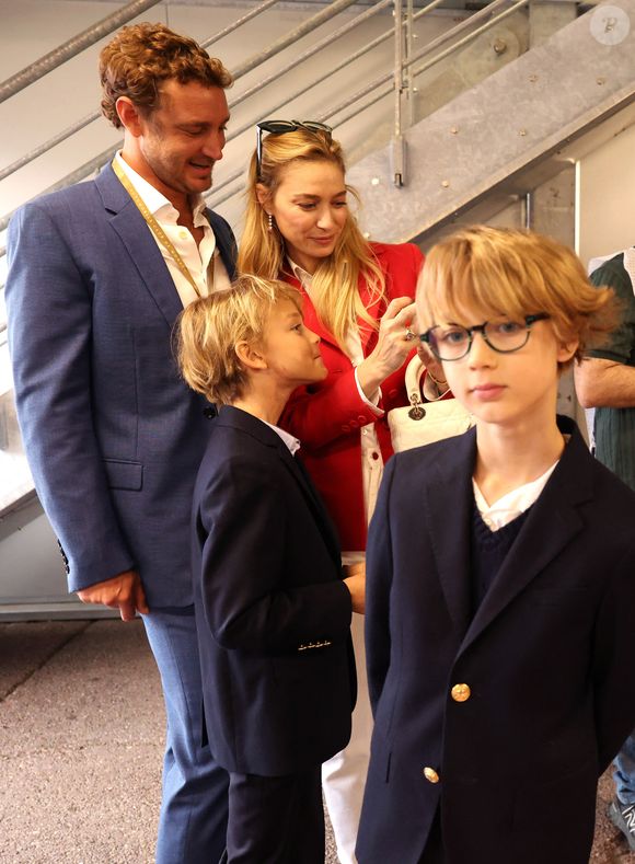 Pierre Casiraghi, Béatrice Borromeo et leurs enfants Stefano et Francesco lors du 15ème Grand Prix de Monaco Historique le 26 avril 2026.
© Claudia lbuquerque / Bestimage