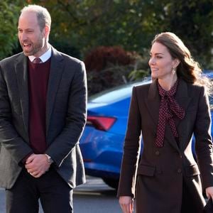 Le prince William, prince de Galles, et Catherine (Kate) Middleton, princesse de Galles, visitent le centre communautaire de Southport pour rencontrer les familles des personnes prises dans l'attaque au couteau de Southport plus tôt cette année, à Southport, Merseyside, Royaume-Uni, le 10 octobre 2024. © Danny Lawson/WPA-Pool/Bestimage