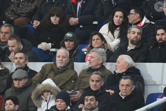 Denis Brogniart, Amélie Mauresmo, Luka Karabatic, Nikola Karabatic, Tony Estanguet au match de rugby du Tournoi des Six Nations France contre Angleterre au Stade de France à Saint-Denis le 14 mars 2026. © Lionel Urman / Bestimage