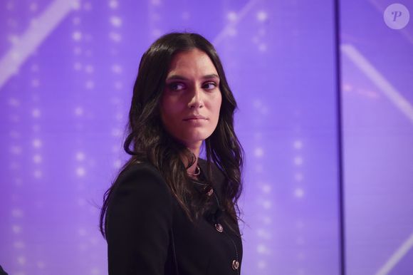 Shana Loustau, sur le plateau de TBT9 présenté par C.Hanouna, et diffusé en direct sur W9, Paris, France, le 04 novembre 2025. © Jack Tribeca / Bestimage