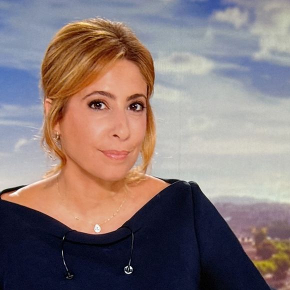 Léa Salamé présente son premier journal de 20 heures sur France 2  le 1er septembre 2025. © Alain Guizard / Bestimage