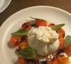 La mozzarella est un fromage frais à pâte filée originaire de Campanie.

Mozzarella et burrata, qu'est-ce que ça vaut vraiment ?