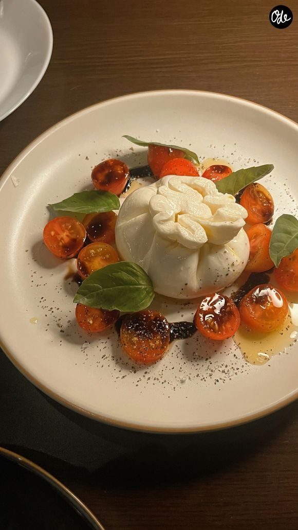 La mozzarella est un fromage frais à pâte filée originaire de Campanie.

Mozzarella et burrata, qu'est-ce que ça vaut vraiment ?