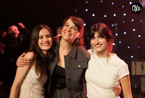 Jeanne Viard (Star Academy), Marguerite (Marguerite Dedeyan), Fanny Delaigue, Répétitrice Star Academy - Gala " Tous les talents chantent contre le cancer " aux Folies Bergères à Paris le 8 juin 2026. 

© Anne-Sophie Guebey / Bestimage