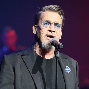 Le chanteur Florent Pagny se produit lors d'un concert de charité, Sentinelles D'Un Soir, organisé par le Gouverneur Militaire de Paris au profit des Bleuets de France, des soldats blessés et des victimes du terrorisme à la Salle Pleyel à Paris. ©  Boyer David/ABACA